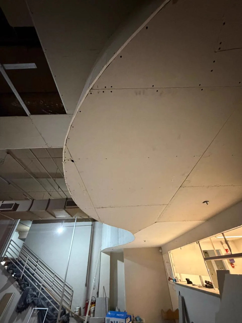 Obra comercial reformada em espaço de shopping