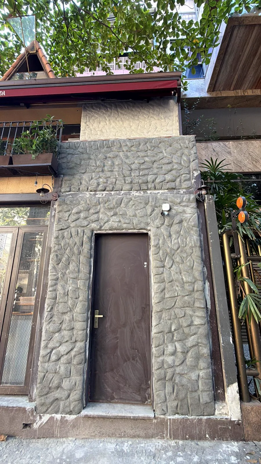 Fachada comercial reformada